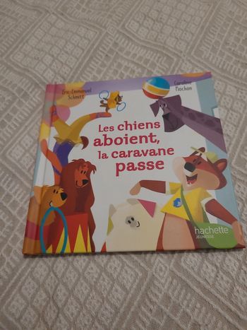 Les chiens aboient, la caravane passe