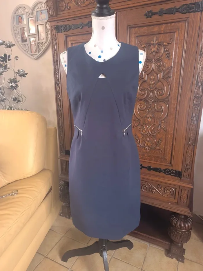 Jolie robe droite marine - photo numéro 2