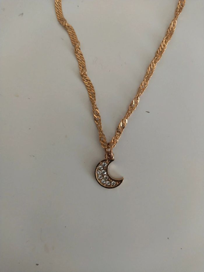 Collier doré lune - photo numéro 2