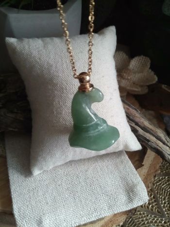 Collier chapeau de sorcière en pierre d'aventurine 💚.