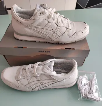 Asics blanche taille 41.5