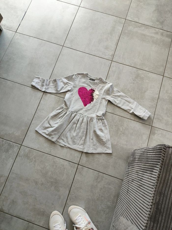 Robe avec coeur paillettes - photo numéro 3