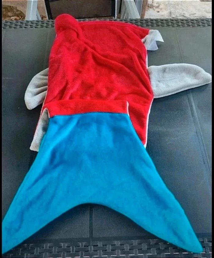 Sac de couchage couverture queue de requin enfant - Gris et Bleu - Très bon état - photo numéro 4