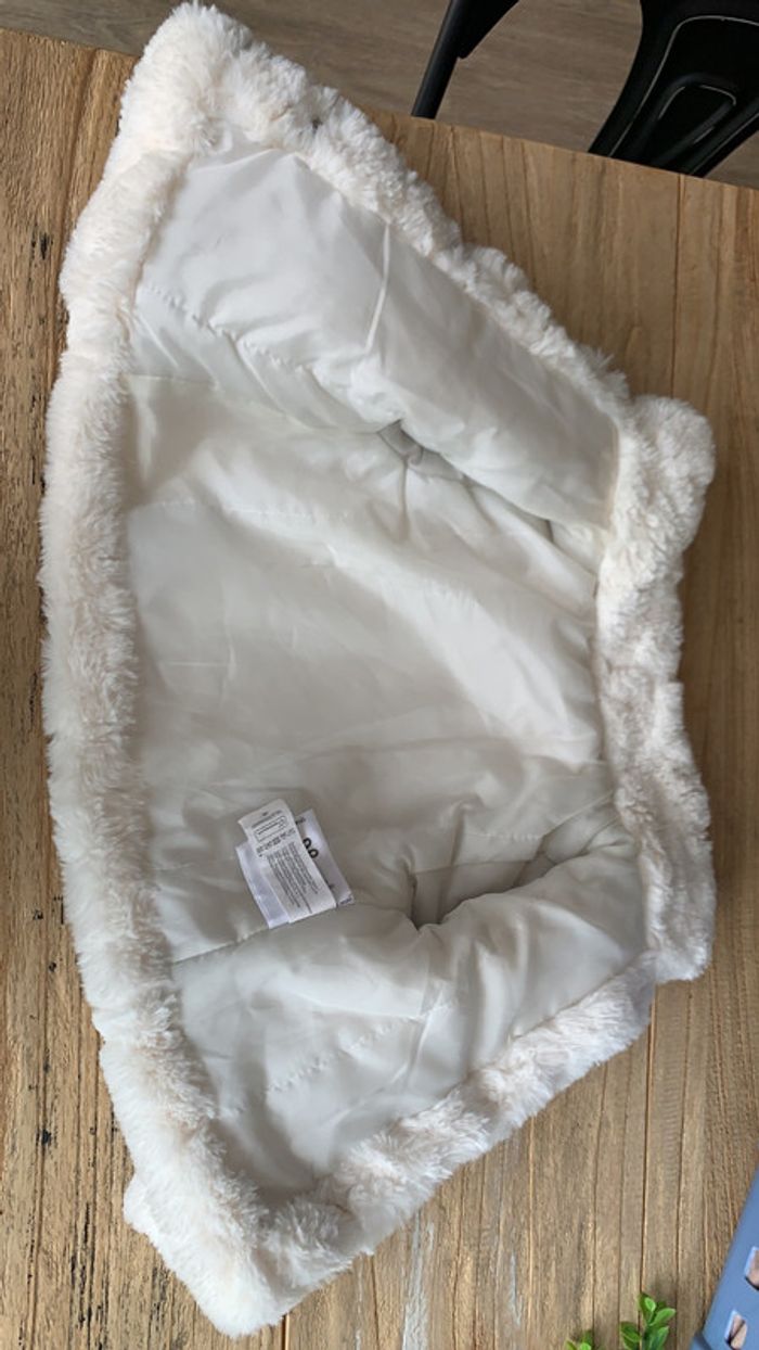 Veste en fausse fourrure blanche - photo numéro 2