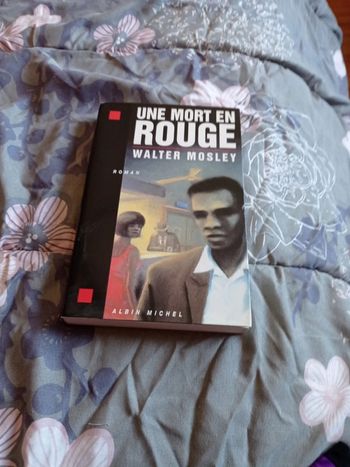 Livre de walter Mosley :"une mort en rouge"