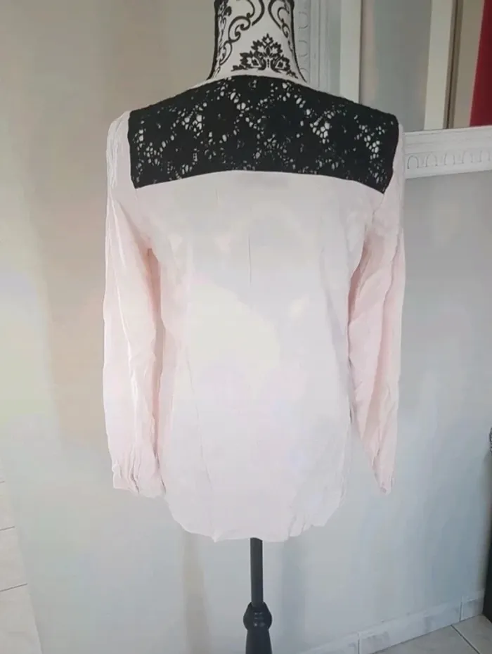 Blouse avec dentelle - photo numéro 2