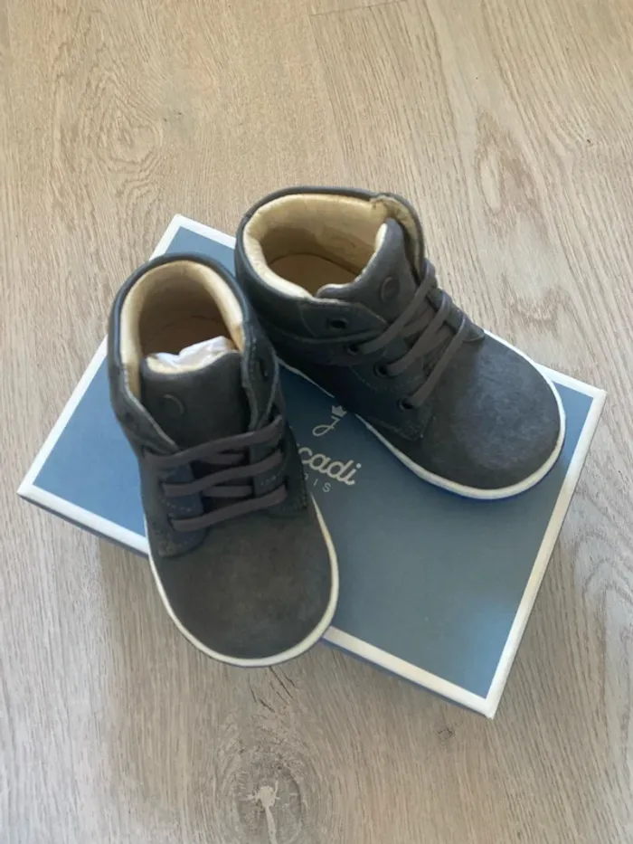 Bottines tennis en cuir Jacadi pointure 19 Neuve val 75e - photo numéro 3