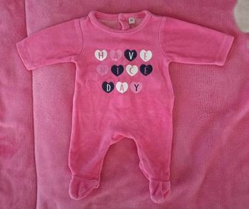 Pyjama taille naissance en très bon état