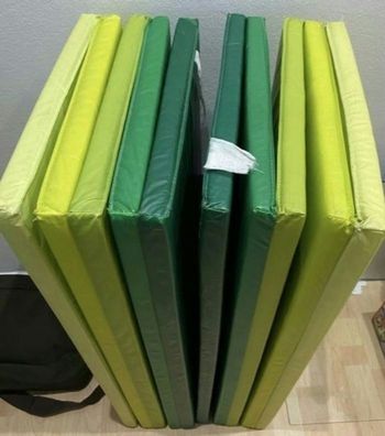 Lot 2 tapis de motricité ou gymnastique ikea