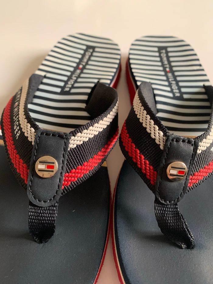 Jolies tongs Tommy Hilfiger taille 37 - photo numéro 3