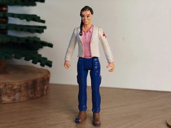 Figurine personnage femme brune Schleich