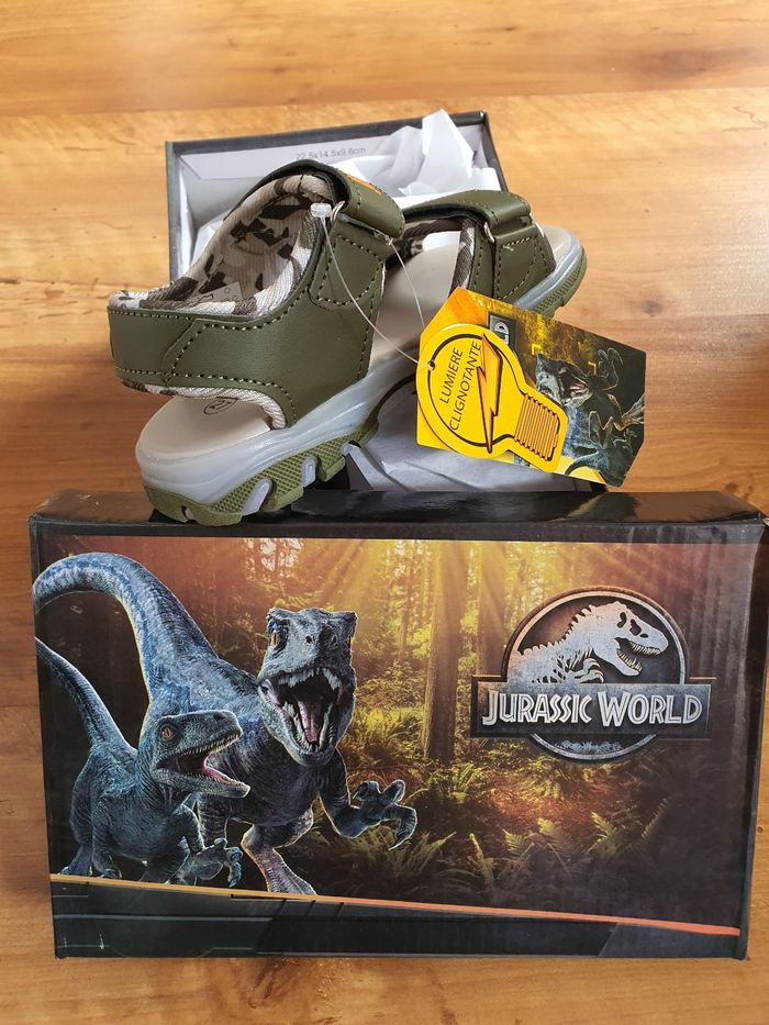Chaussures sandales jurassic Park lumineuse taille27 - photo numéro 4