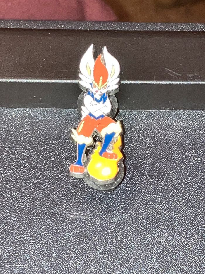 Pin's Pokémon TCG Pyrobut Cinderace