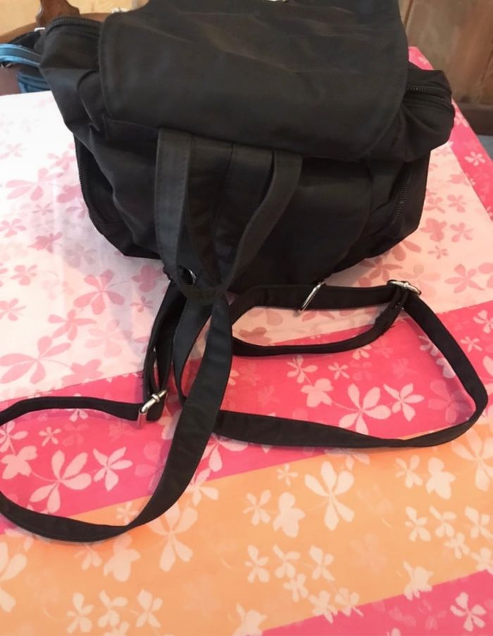 Sac à dos noir - photo numéro 4