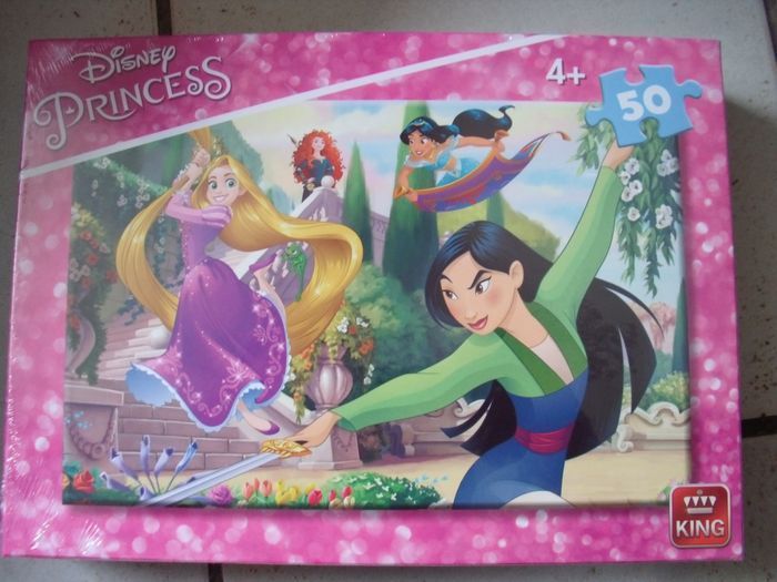 puzzle Disney - LES PRINCESSES - NEUF sous blister