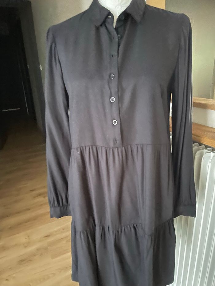 Robe noire neuve - photo numéro 2