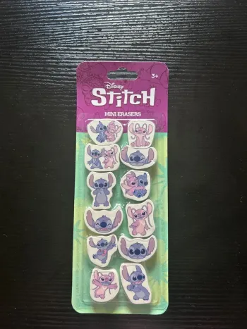 Lot de 12 gommes stitch