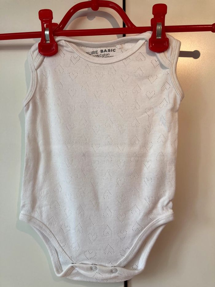 Lot de 7 bodies sans manches tailles 68 - photo numéro 8