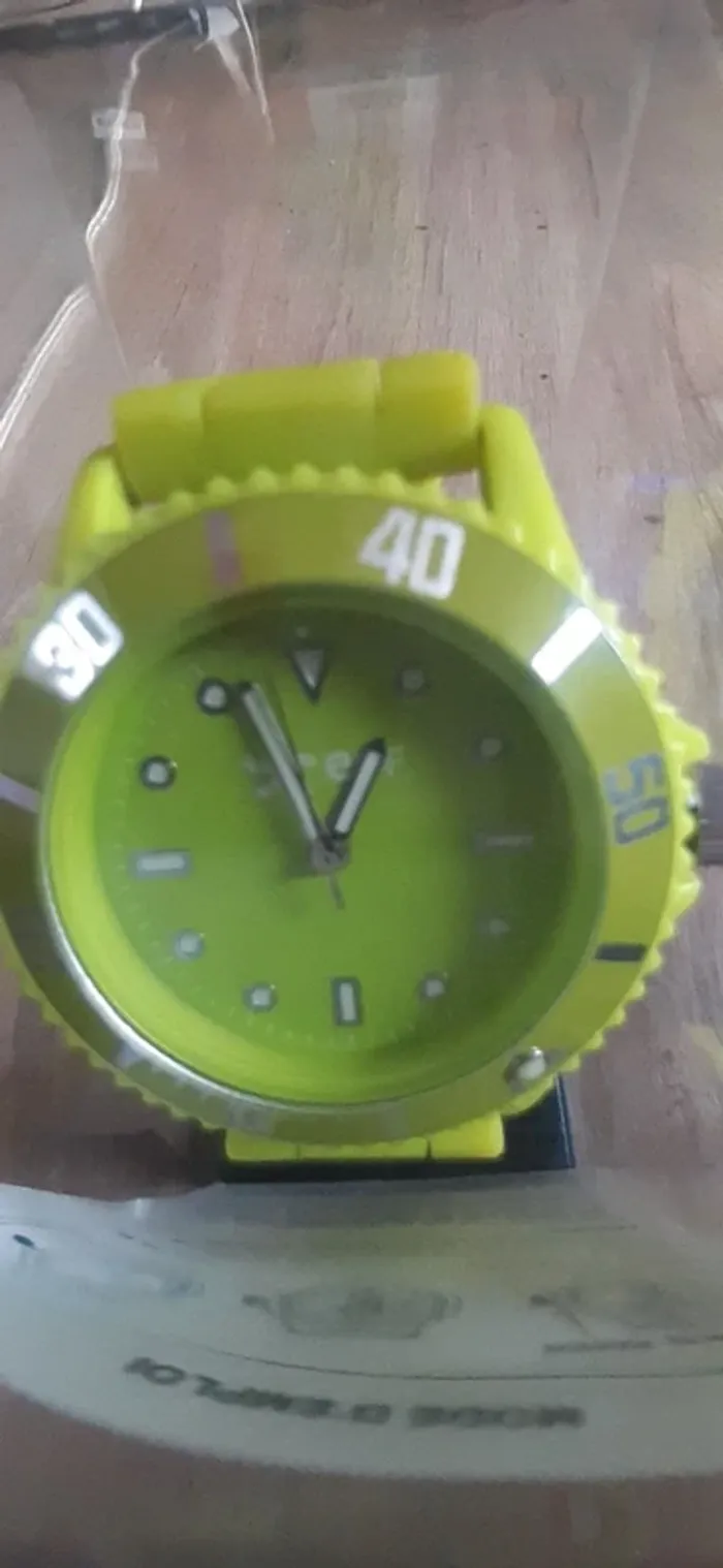 Montre verte - photo numéro 2