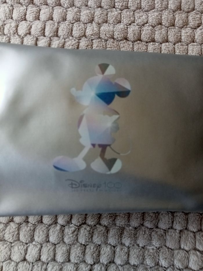 Trousse de toilette ou maquillage 100 ans Disney - photo numéro 2
