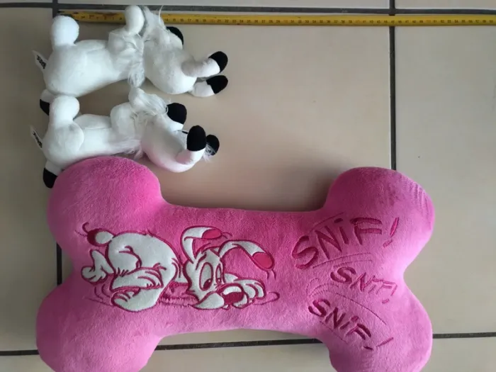 Lot peluche Idéfix et coussin  en forme d'os parc Astérix - photo numéro 5