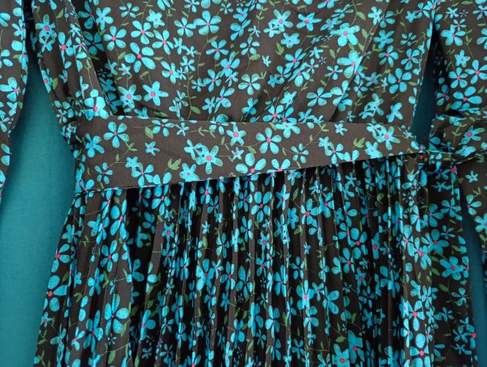 Robe longue noire fleurs bleu neuve taille M - photo numéro 5