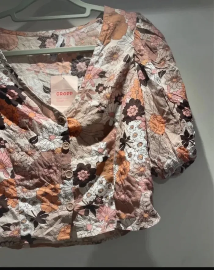 🌸 Blouse courte à fleurs rétro Cropp - Taille M 🌸 - photo numéro 5