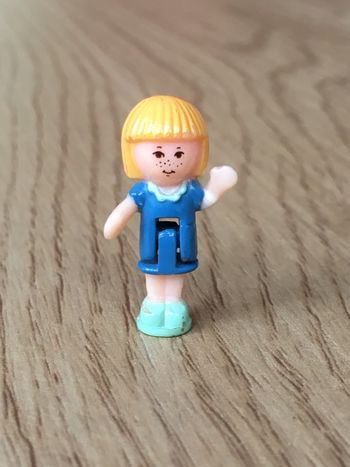Polly pocket figurine