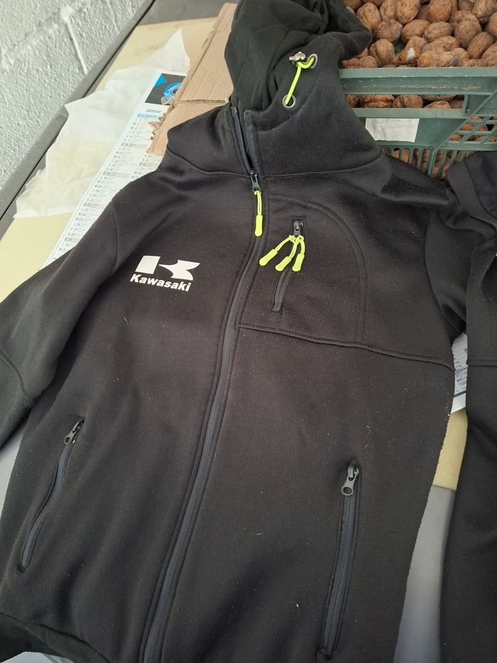 Gilet et polo moto kawasaki