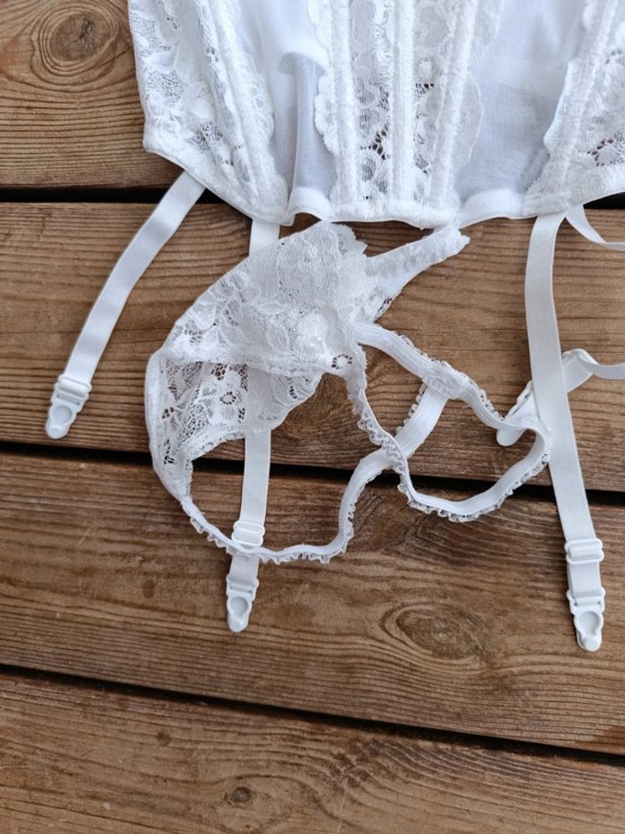 Bustier Guêpière + string - photo numéro 2