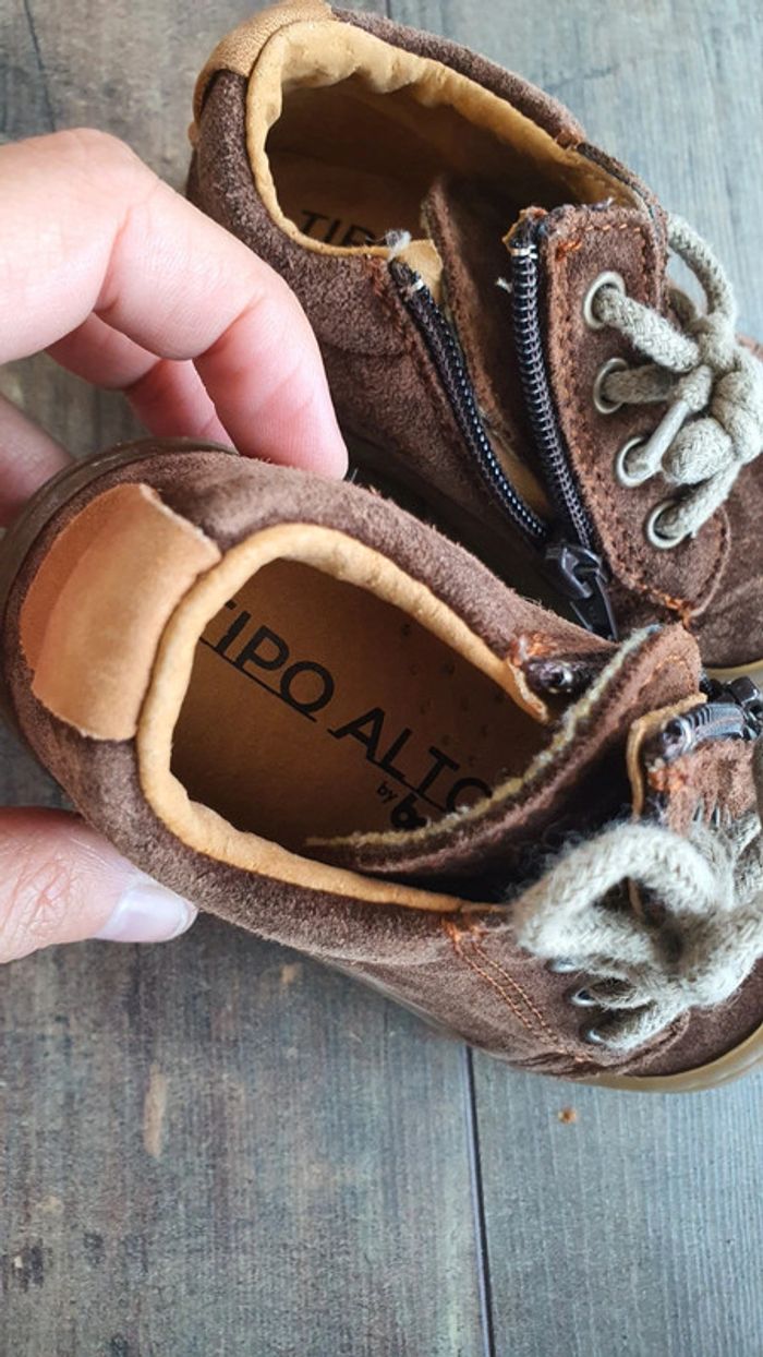 Chaussure tipo alto taille 19 en tres bon état - photo numéro 2