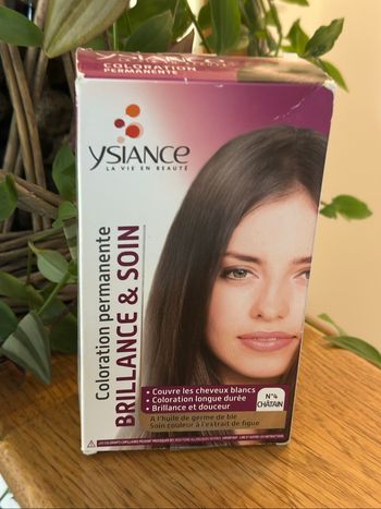Coloration permanente brillante et soin Ysiance numéro 4 Châtain