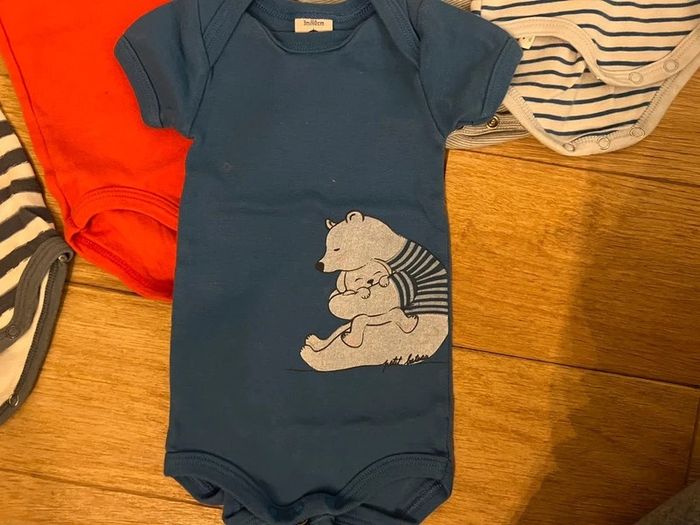 Lot de 5 bodies manche courte petit bateau 3 mois très bon état - photo numéro 8