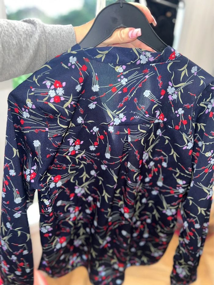Blouse femme, taille S, marque Lovie & co automne hiver, bleu marine, fleuri. - photo numéro 5
