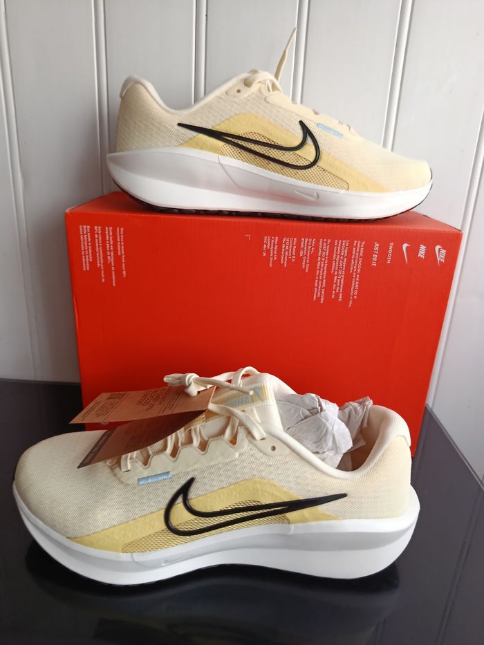 Nike Downshifter 13 
Authentique