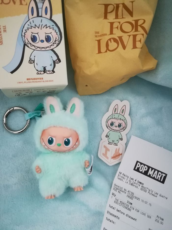 Labubu Pin for love lettre I