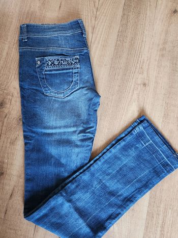 Jean broderies poches Camaïeu t.38