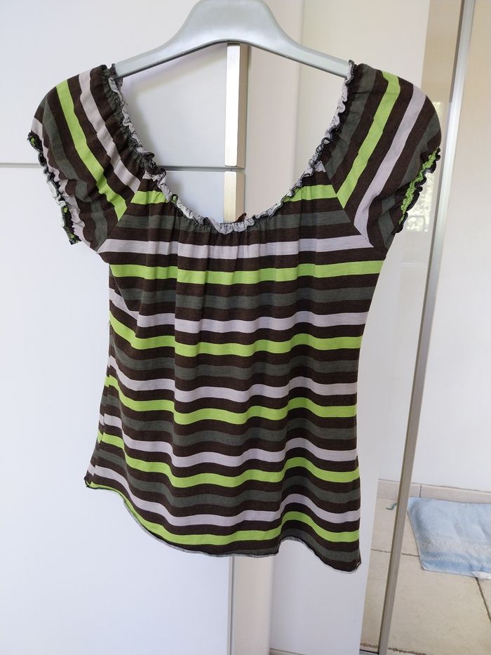 Tee-shirt court