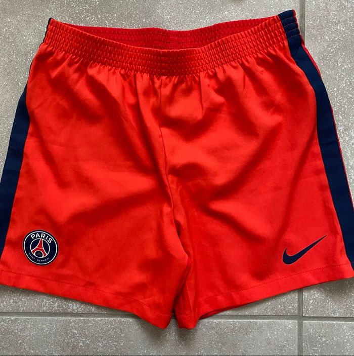 Lot Porsche/ Boss/ Nike 6/7 ans - photo numéro 7