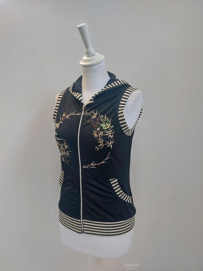 Veste à capuche satinée à motifs brodés sans manche taille S - photo numéro 3