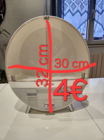 Boîte de rangement. Maquillage ou autre