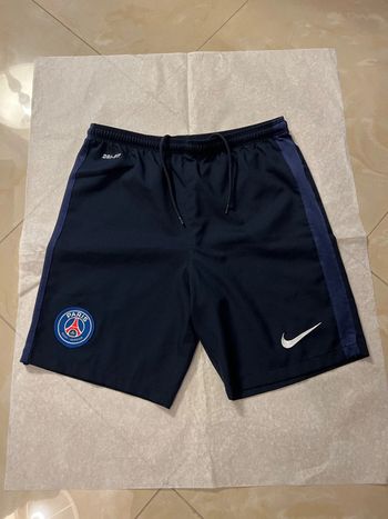 Short de foot Nike, équipe Paris Saint-Germain taille 9/11 ans authentique proche du neuf