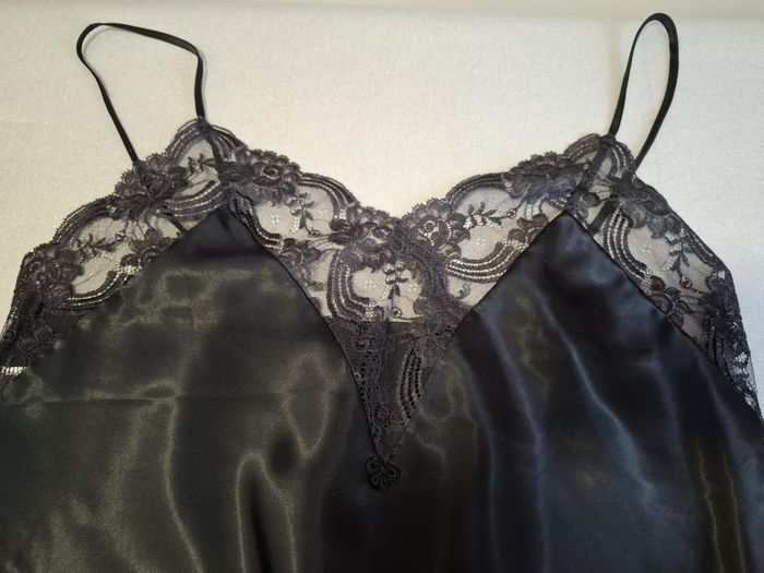Joli caraco femme St Michael 42 noir décolleté dentelle très bon état - photo numéro 4