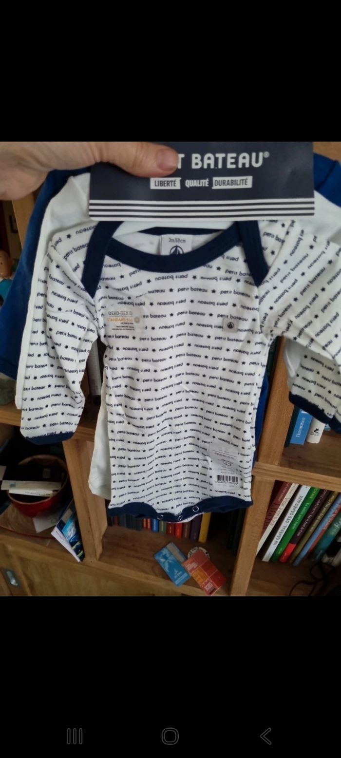 Pyjama + lot 3 bodys assortis Petit Bateau neufs - photo numéro 5