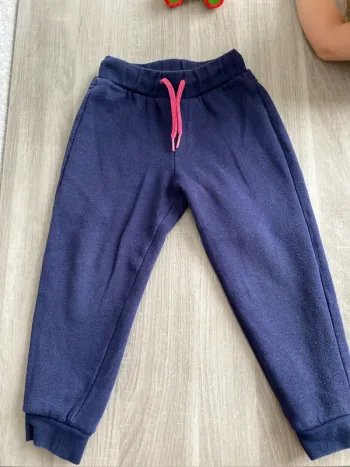 Pantalon de sport / jogging / survêtement / survêt 4 ans