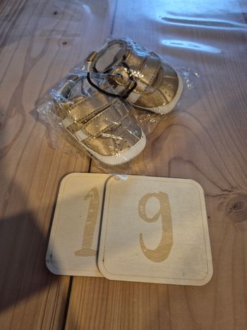 Baskets neuves bébé T19