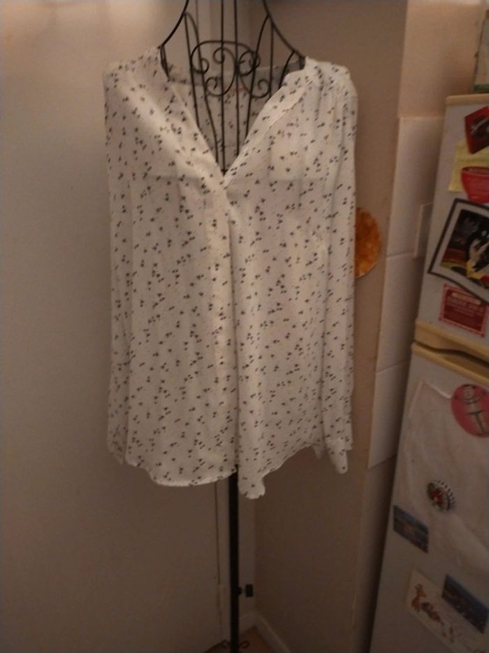 Jolie blouse blanche avec motif sympa - photo numéro 4