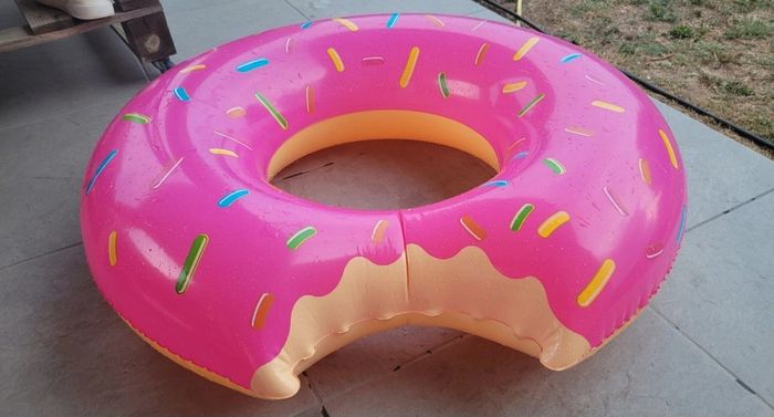 Bouée donut rose - photo numéro 3
