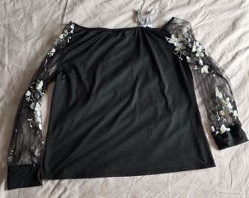 ​Haut Noir Manches Voile Brodées Fleurs Polyester Élasthanne Très bon état XL