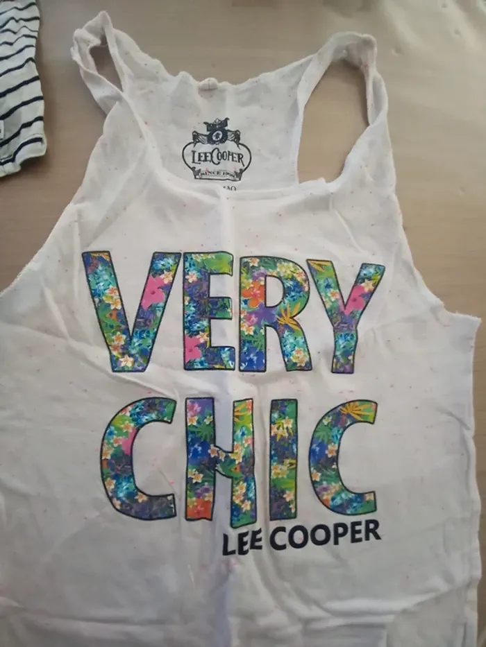 4 hauts fille 10 ans dont un Neuf avec étiquette - photo numéro 2